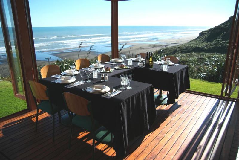 בית מלון כפרי Castaways Resort