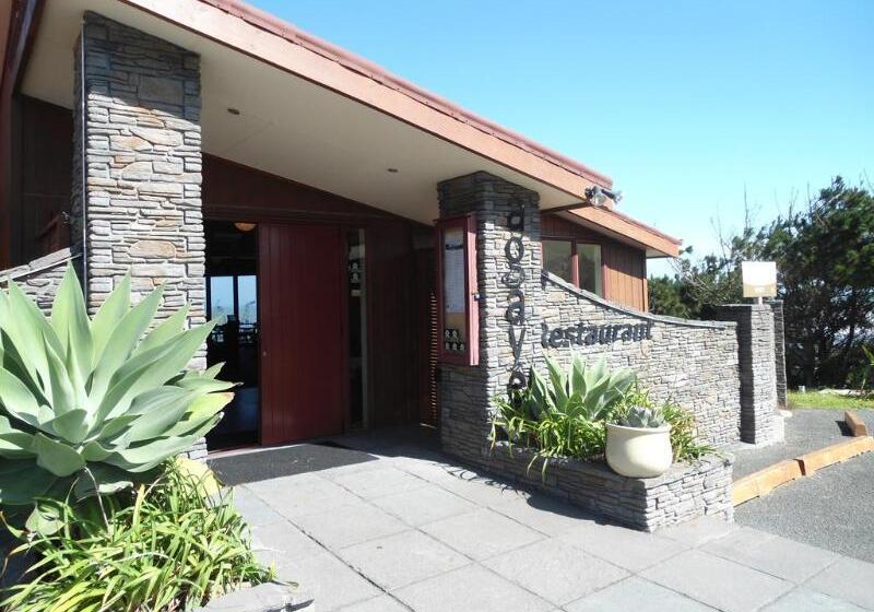 בית מלון כפרי Castaways Resort