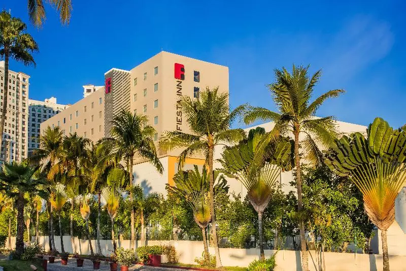 ホテル Fiesta Inn Puerto Vallarta Isla