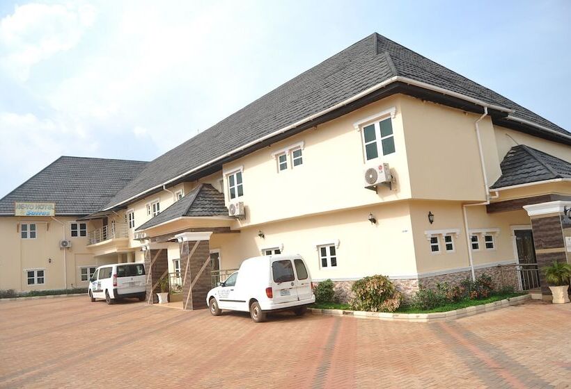 Ne Yo Hotel And Suites