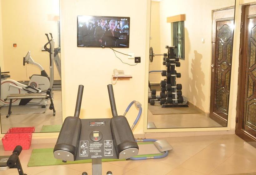 Ne Yo Hotel And Suites