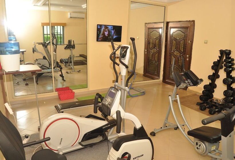 Ne Yo Hotel And Suites