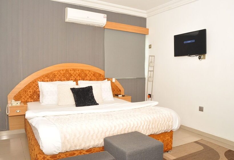 Ne Yo Hotel And Suites