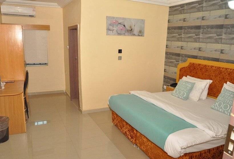 Ne Yo Hotel And Suites