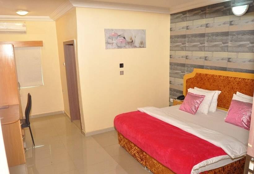 Ne Yo Hotel And Suites