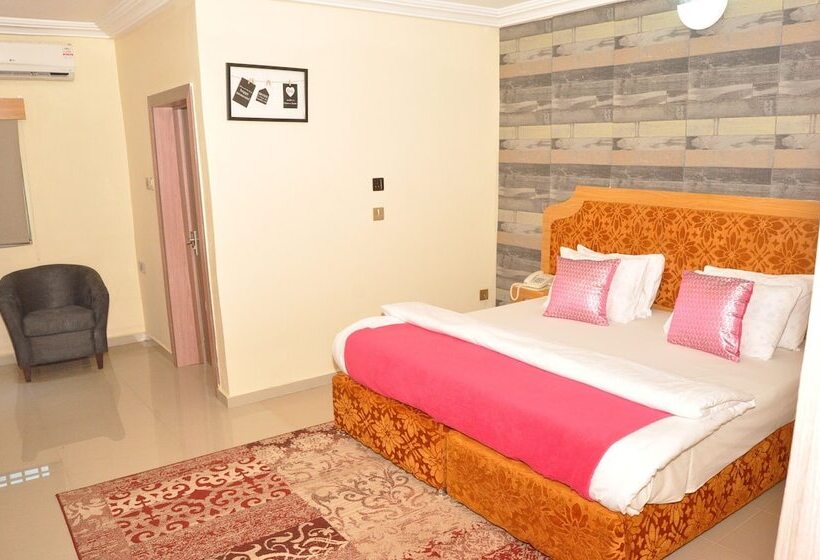 Ne Yo Hotel And Suites