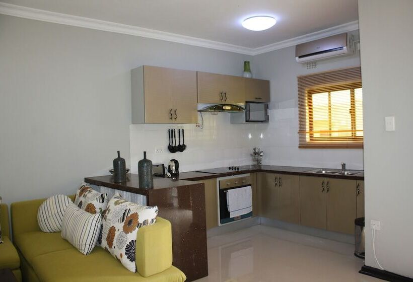 هتل Nomads Court Lodge