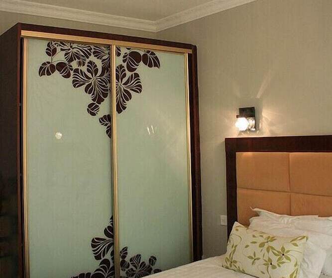 هتل Nomads Court Lodge