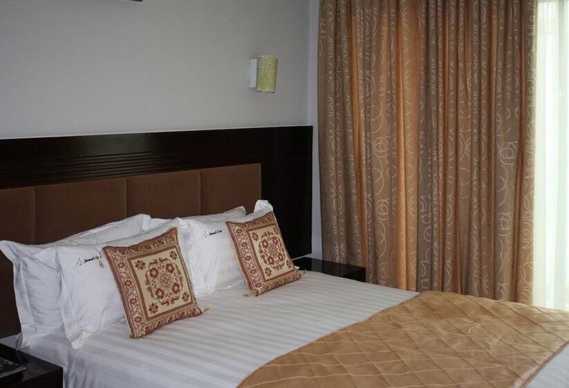 هتل Nomads Court Lodge