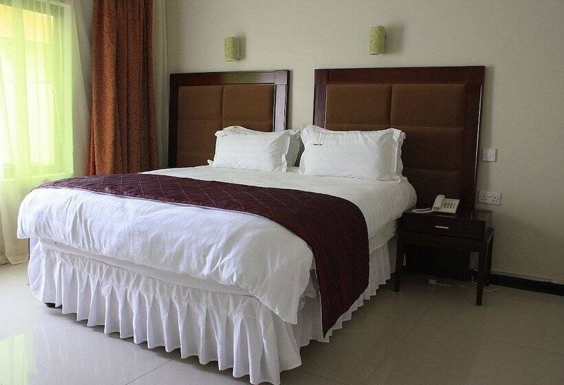 هتل Nomads Court Lodge