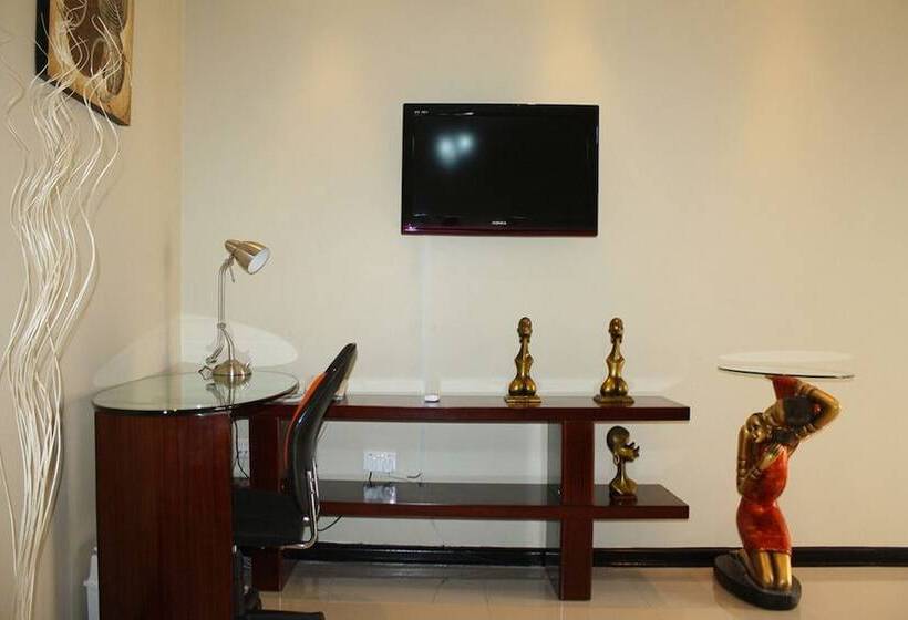 هتل Nomads Court Lodge