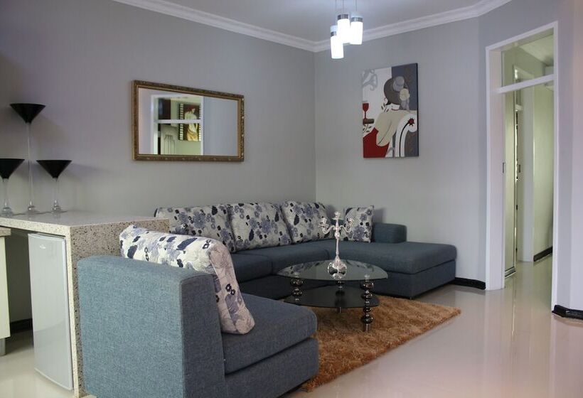 هتل Nomads Court Lodge