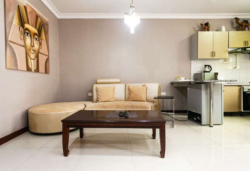 هتل Nomads Court Lodge