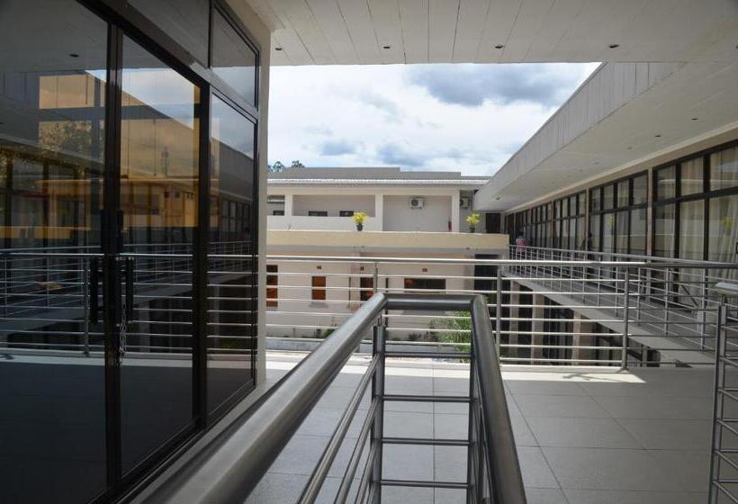 Pamo Hotel And Restaurants