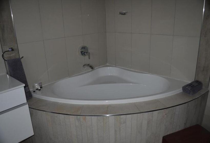 Pamo Hotel And Restaurants