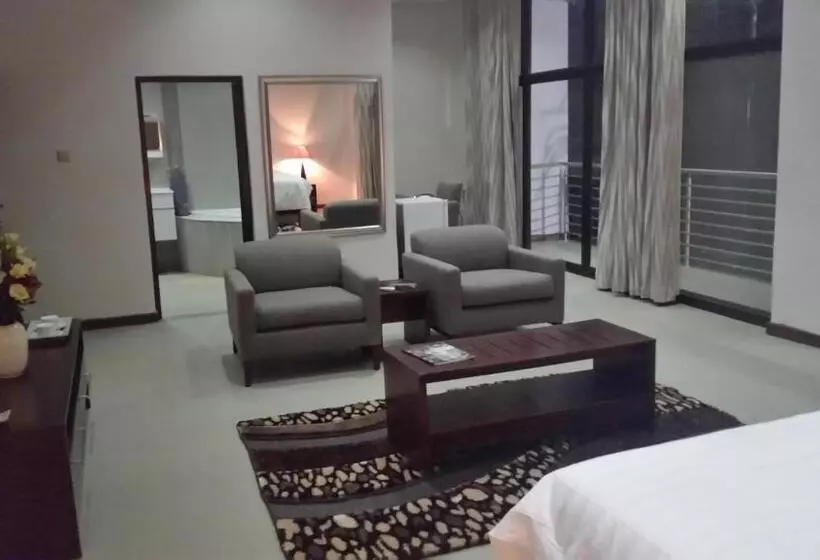 Pamo Hotel And Restaurants