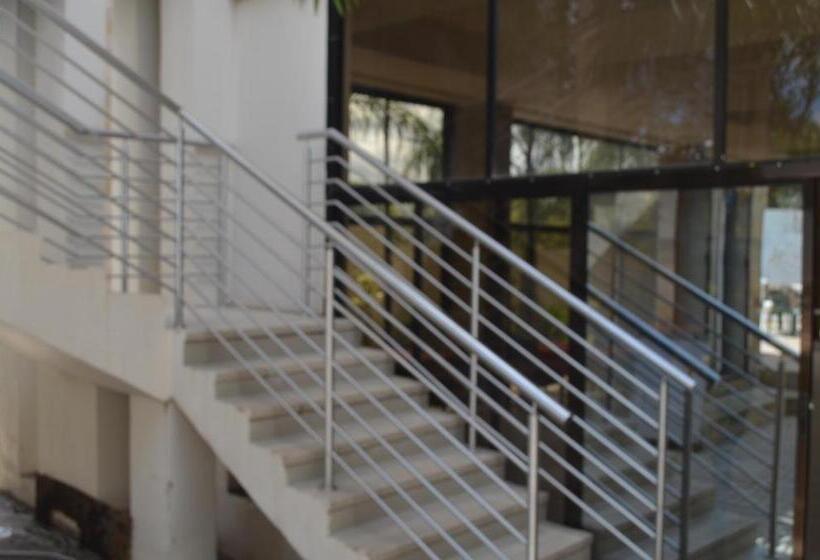 Pamo Hotel And Restaurants