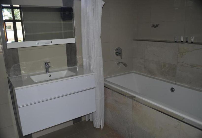 Pamo Hotel And Restaurants