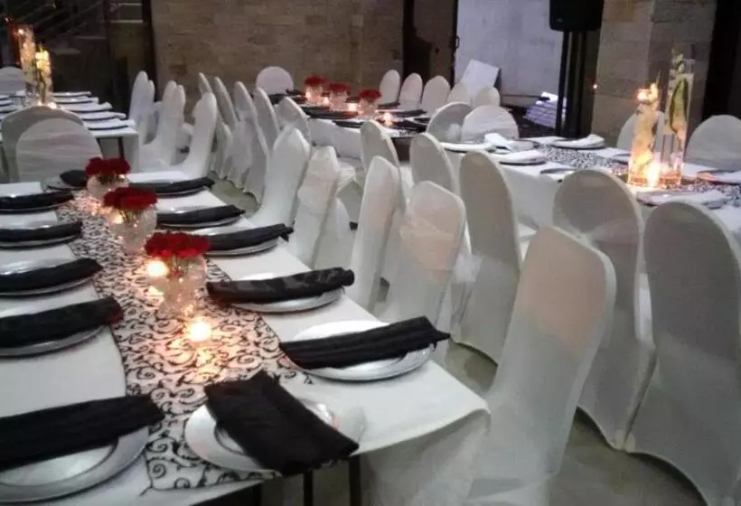 Pamo Hotel And Restaurants