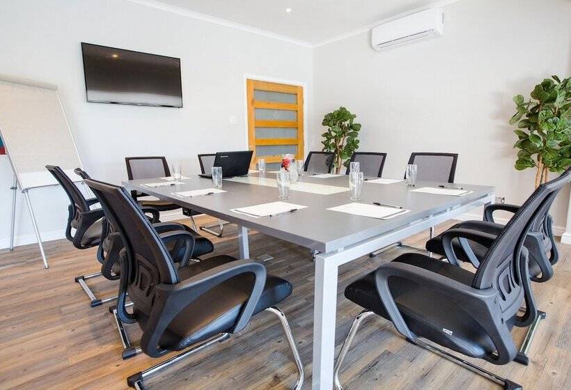 New National Hotel And Conference