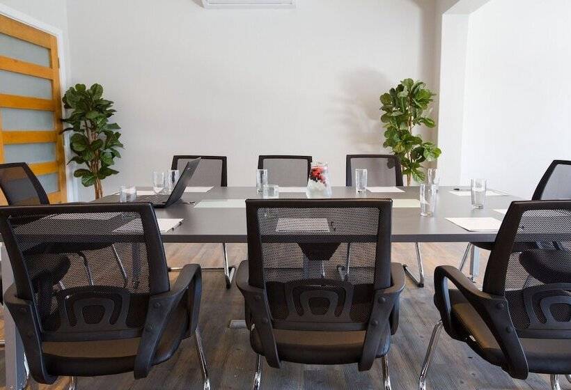 New National Hotel And Conference