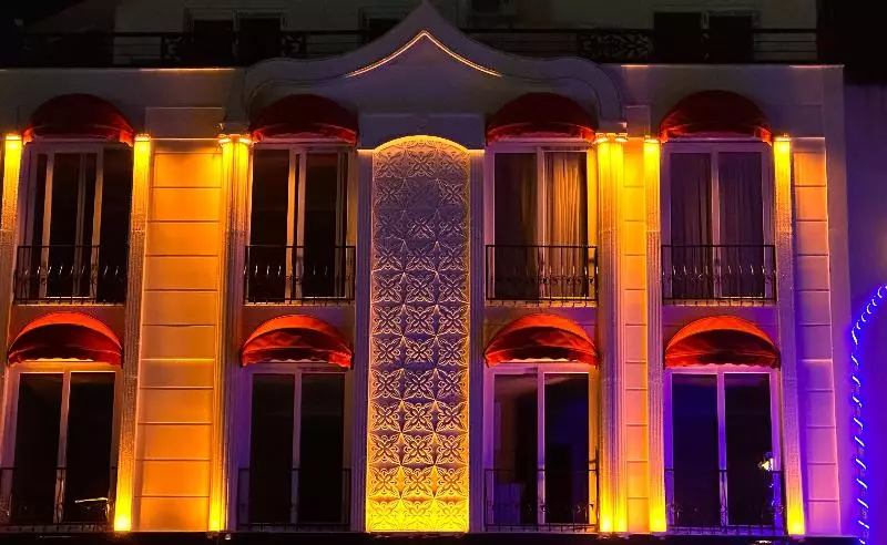 Red Castle Hotel & Pub