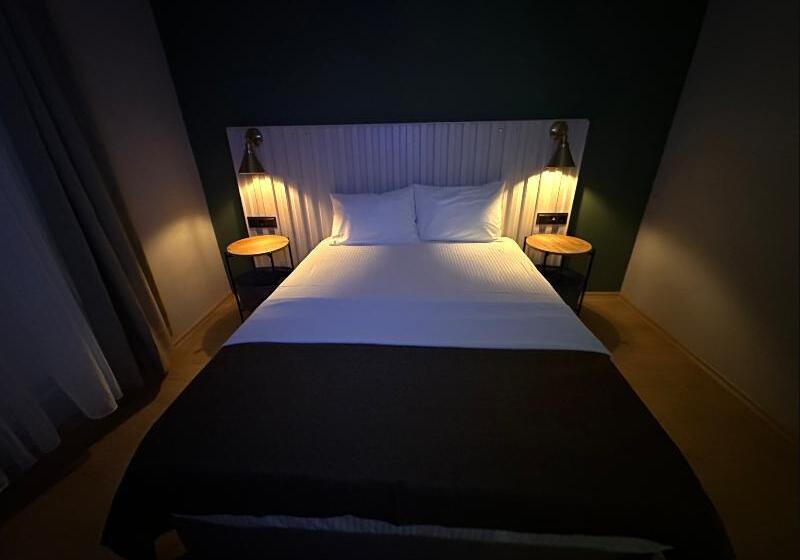 Red Castle Hotel & Pub