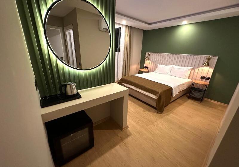 Red Castle Hotel & Pub