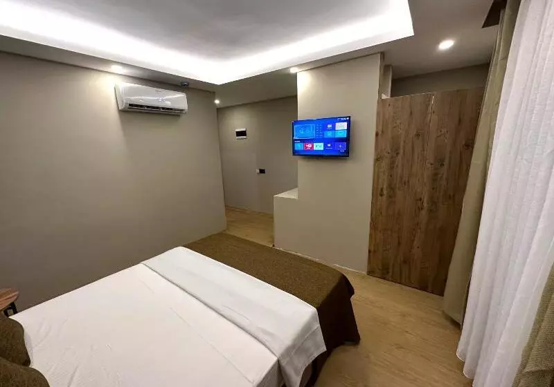 Red Castle Hotel & Pub