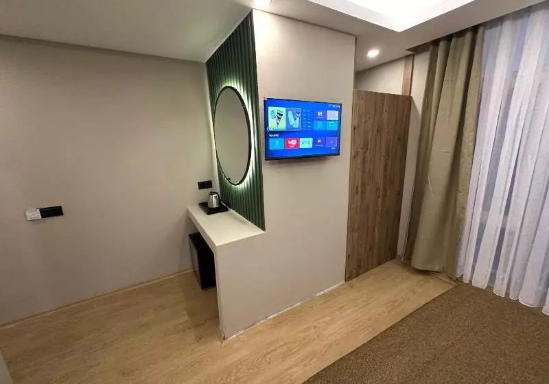 Red Castle Hotel & Pub