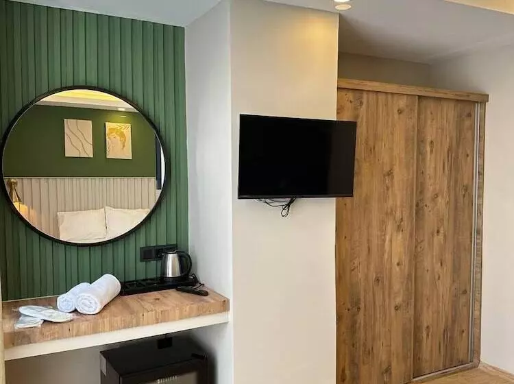 Red Castle Hotel & Pub