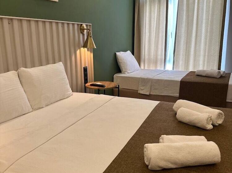 Red Castle Hotel & Pub