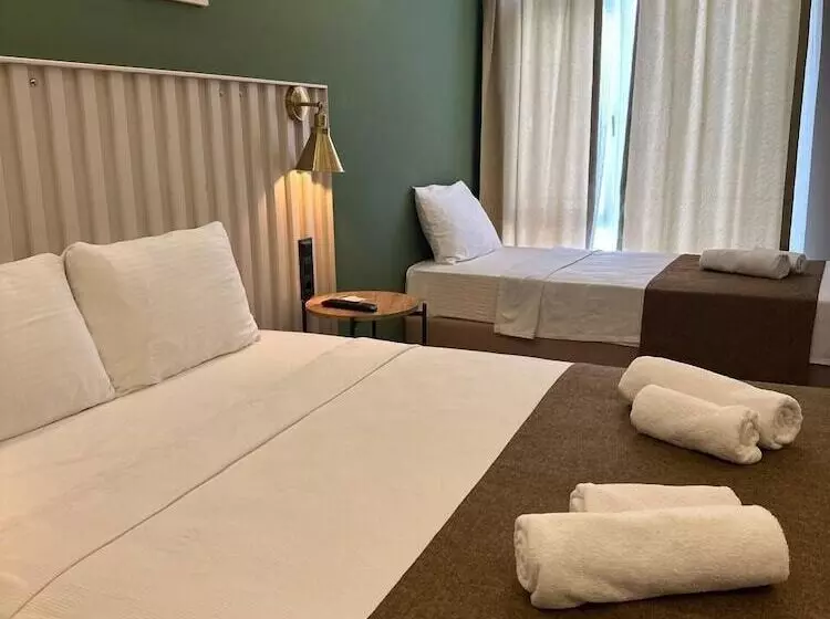 Red Castle Hotel & Pub