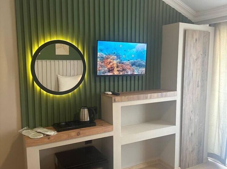 Red Castle Hotel & Pub