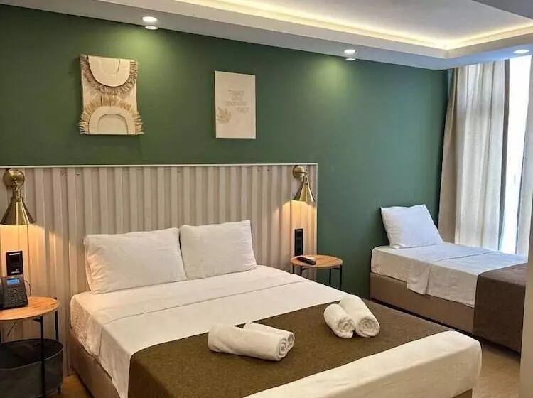 Red Castle Hotel & Pub