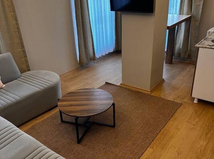 Red Castle Hotel & Pub