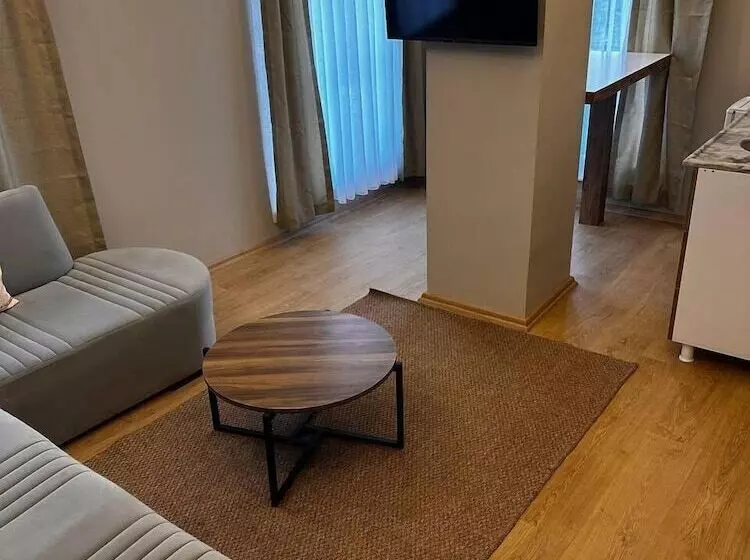 Red Castle Hotel & Pub