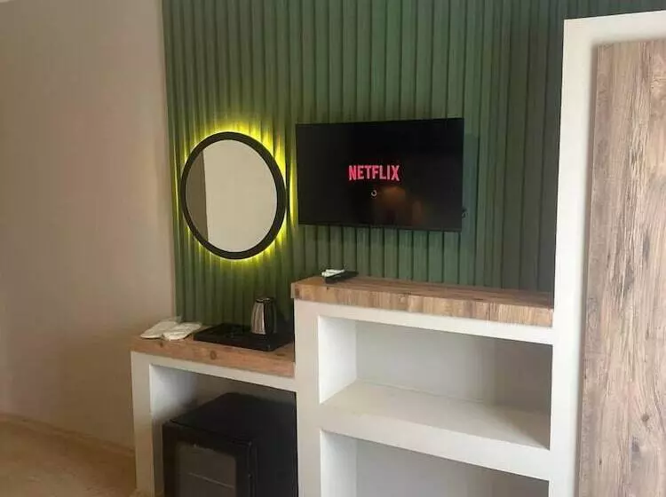 Red Castle Hotel & Pub