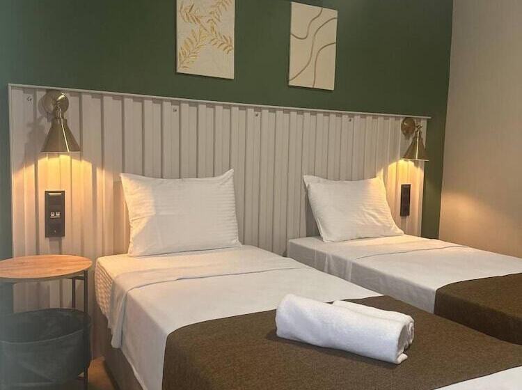 Red Castle Hotel & Pub