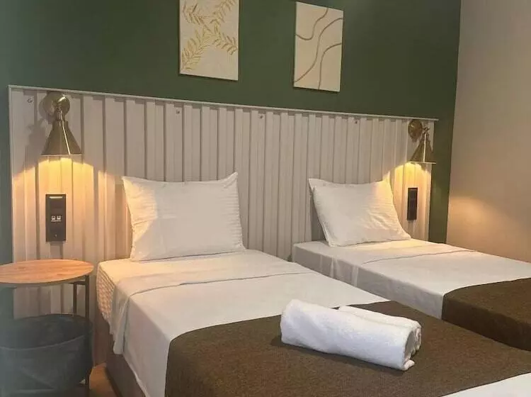 Red Castle Hotel & Pub