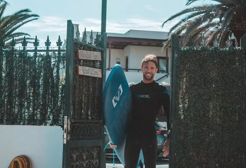هاستل International Surf Camp Only Surf