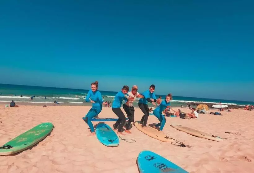 هاستل International Surf Camp Only Surf