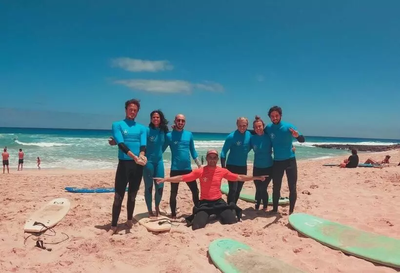 هاستل International Surf Camp Only Surf