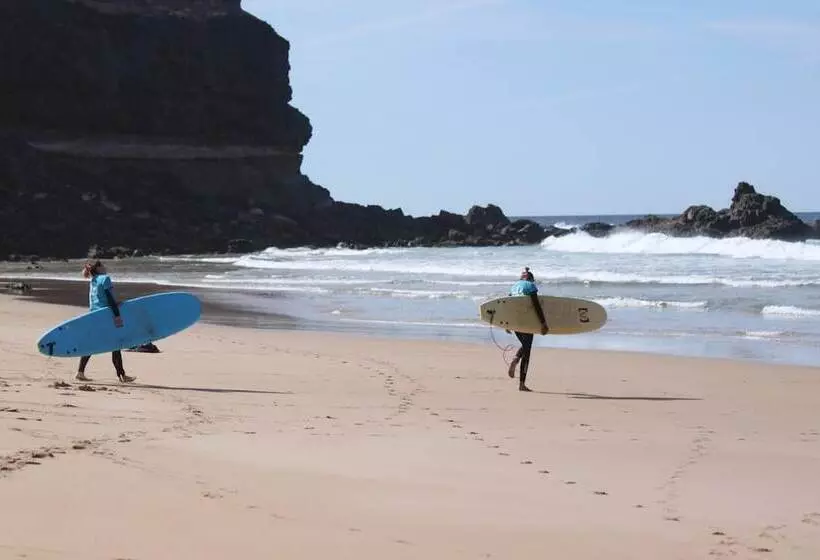 هاستل International Surf Camp Only Surf
