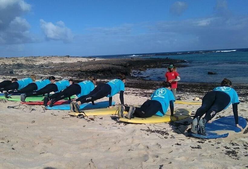 هاستل International Surf Camp Only Surf