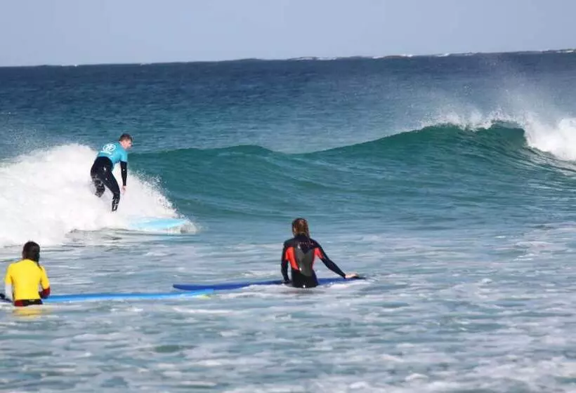 هاستل International Surf Camp Only Surf
