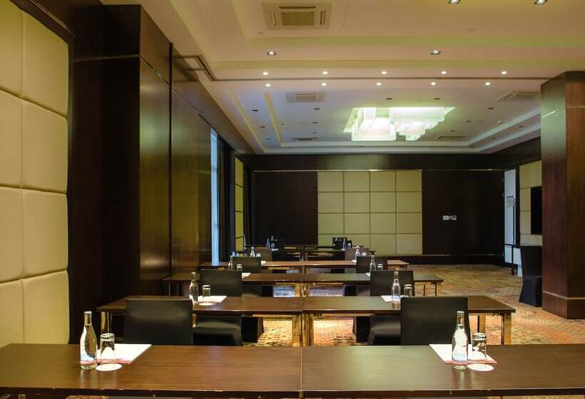 هتل Crowne Plaza Nairobi Airport, An Ihg
