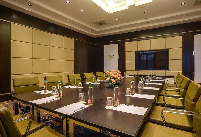 هتل Crowne Plaza Nairobi Airport, An Ihg