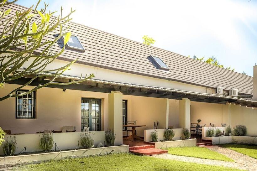 Hotelli De Leeuwenhof Estate