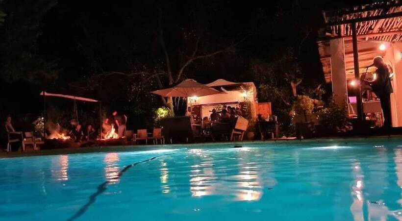 Hotelli De Leeuwenhof Estate